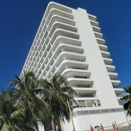 Cartagena Beach Resort *
